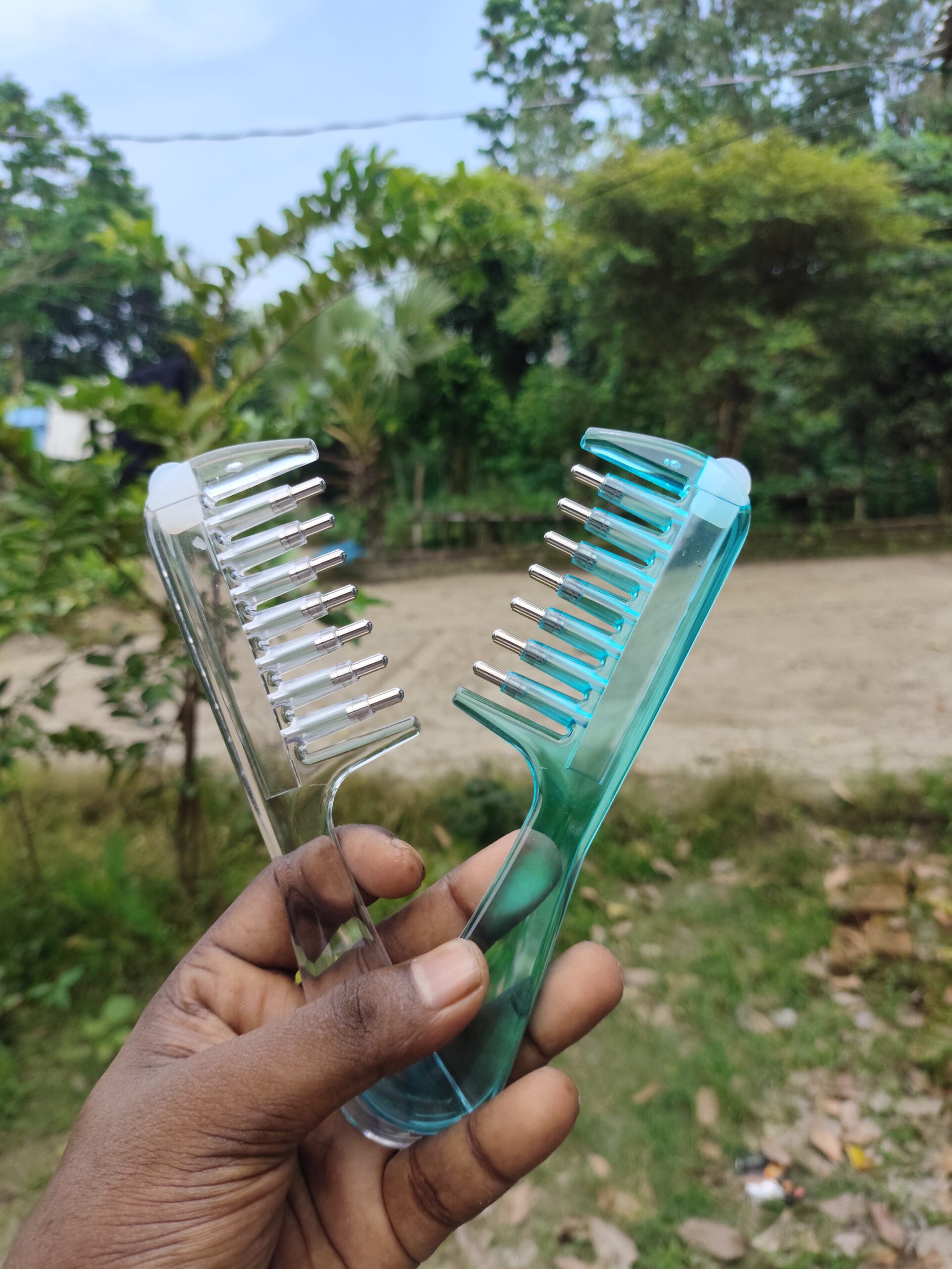 Hair Oil Applicator Comb closeup 3